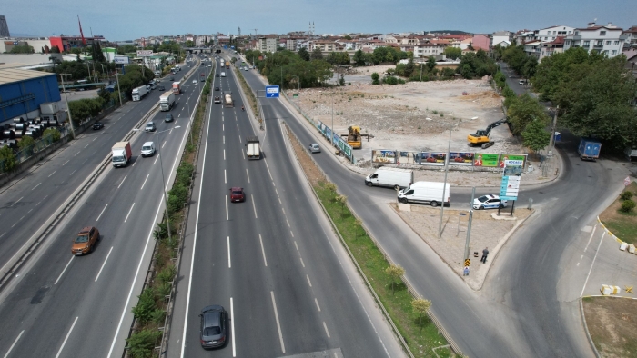 Büyükşehir; Gebze, Dilovası, Darıca ve Çayırova’da trafik yoğunluğunu azaltmak amacıyla kavşak düzenlemeleri ve altyapı çalışması başlattı